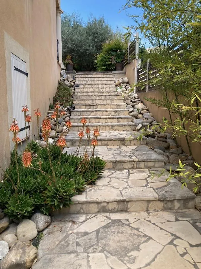 Superbe T2 Dans Villa Entre Calanques Et Colline Marseille Appartement